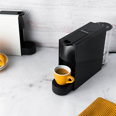 Nespresso Essenza Mini Black Maschine mit Kapseln von DeLonghi – Schwarz