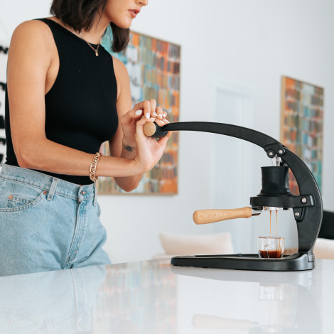 Flair Espresso 58x manuaalne espressomasin, kaasaskantav – must