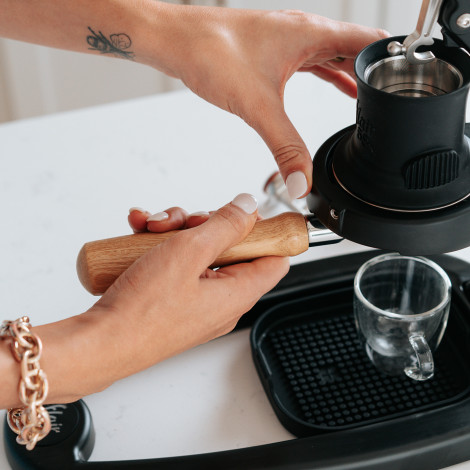 Flair Espresso 58x manuaalne espressomasin, kaasaskantav – must