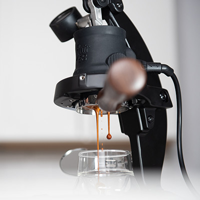 Flair 58+ manuaalinen espressokeitin – musta