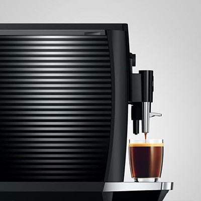 JURA E4 Piano Black täysautomaattinen kahvikone – musta