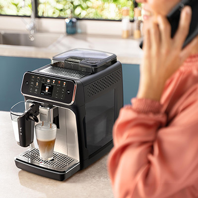 Philips LatteGo 5500 EP5549/70 täisautomaatne kohvimasin – must