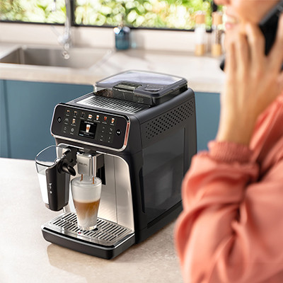 Philips LatteGo 5500 EP5547/90 täisautomaatne kohvimasin – must