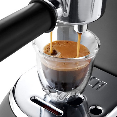 DeLonghi Dedica EC 685.BK E.S.E. espressomasin – must